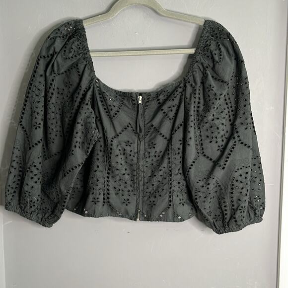Urban Outfitters Black Eyelet Square Neck Piff Sleeve Top Exposed Zipper Sz M - Picture 6 of 9